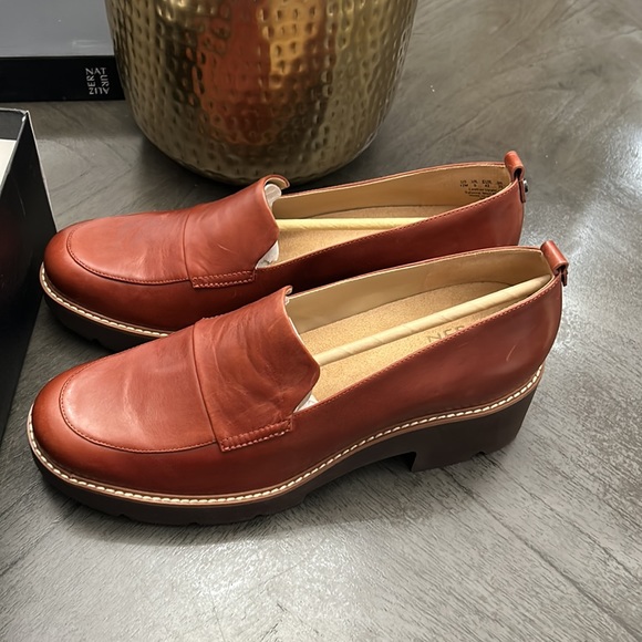 NATURALIZER Darry Lug Sole Loafers - Picture 9 of 11